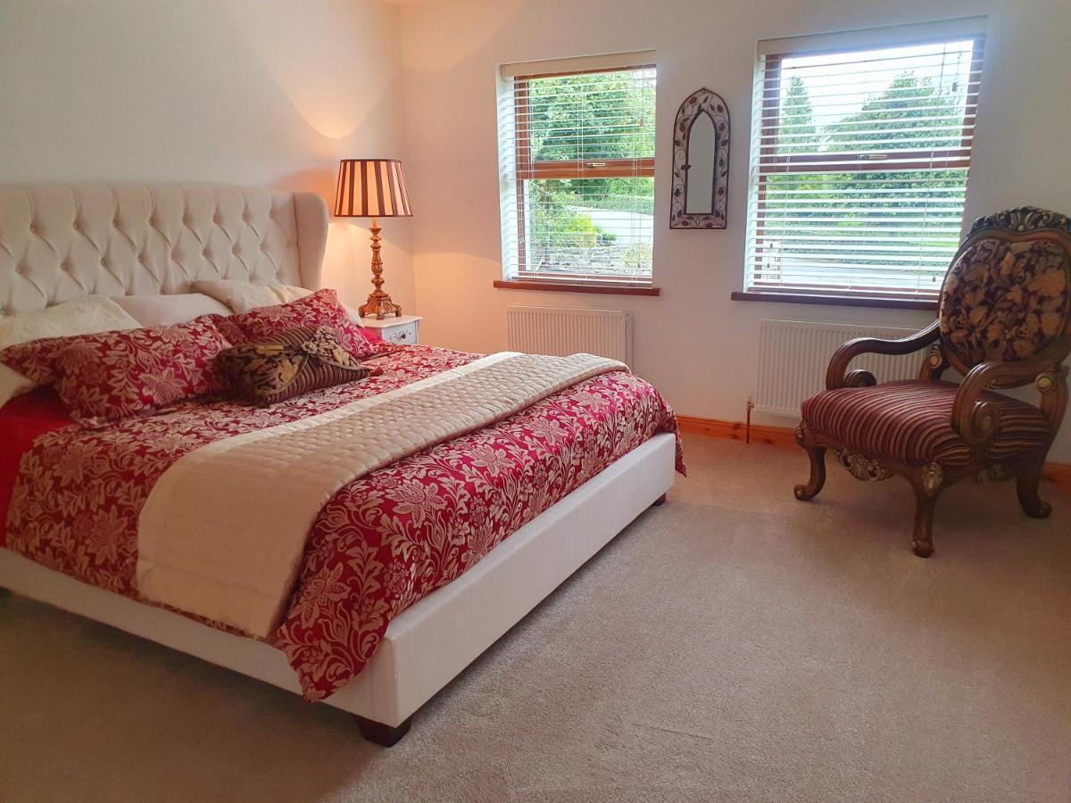 Urkers' Guest Accommodation Crossmaglen Экстерьер фото